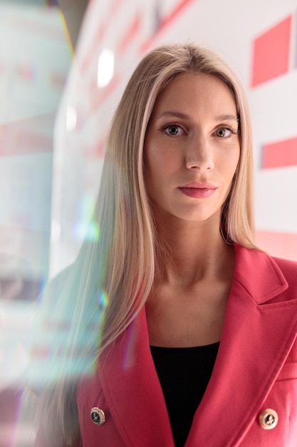 Professionele portret van Lisa de Vries, Head of Digital Innovation, vrouw met blond haar in blazer