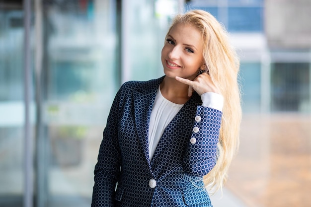 Professionele zakenvrouw met blond haar
